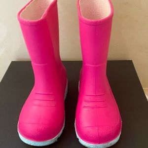 Baby rain boots 2 for $13🧚‍♀️🧚‍♀️